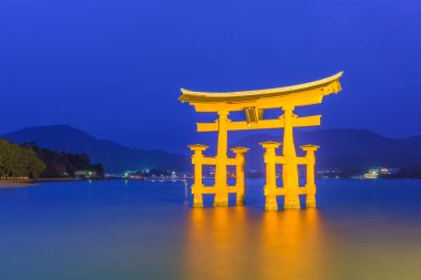 Miyajima kayan kapı