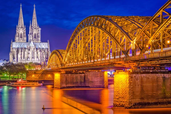 De Skyline van Keulen, Duitsland — Stockfoto