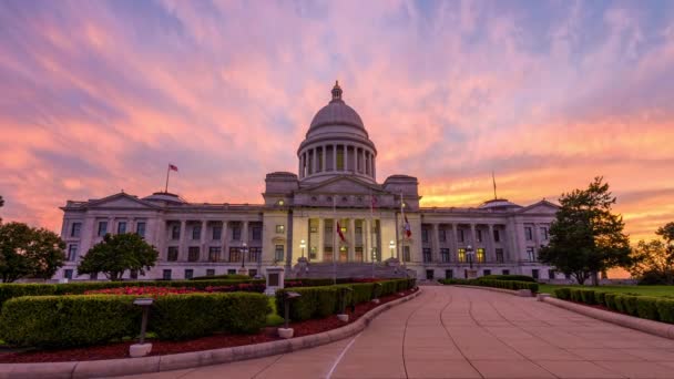 Arkansas State Capitol i skymningen — Stockvideo