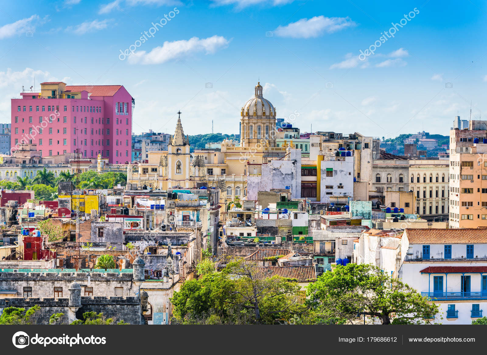 Havana, Cuba downtown skyline. — Stock Photo © sepavone 179686612