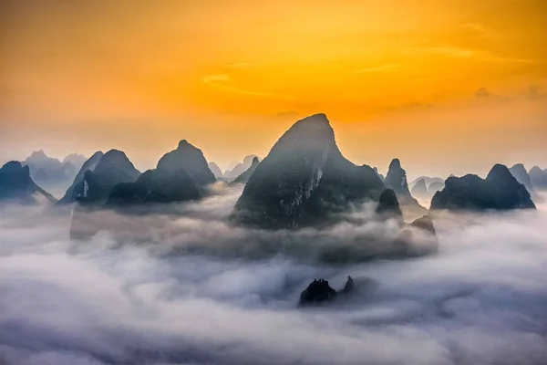 Karst bergen i Kina — Stockfoto