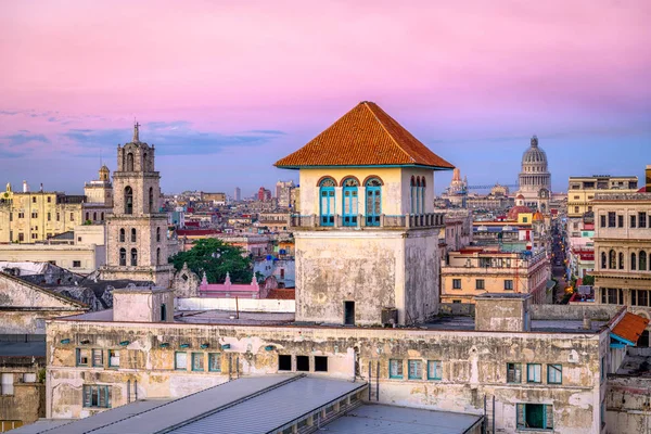 Havana, Cuba skyline centro da cidade . — Fotografia de Stock