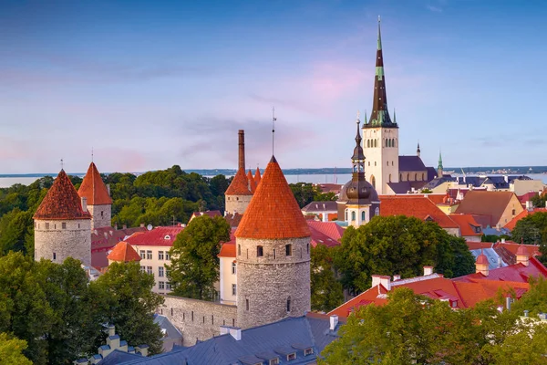Tallinn, Estland-historische Skyline — Stockfoto