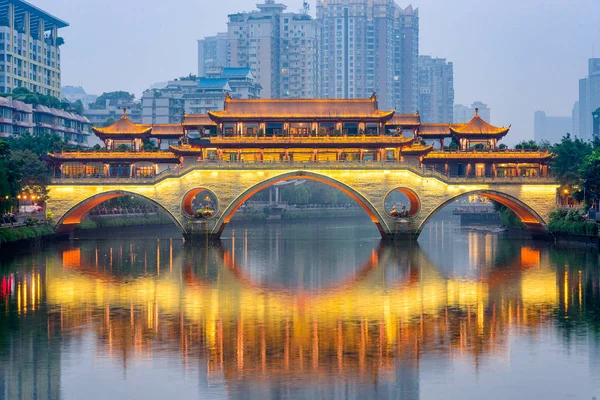 Čcheng-tu, Čína řeky a most — Stock fotografie