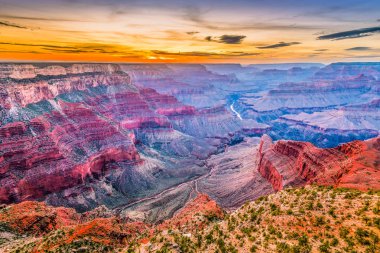 Büyük Kanyon, Arizona, ABD Güney RIM alacakaranlıkta.