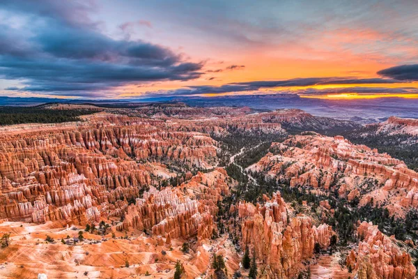 Bryce Canyon i gryningen — Stockfoto