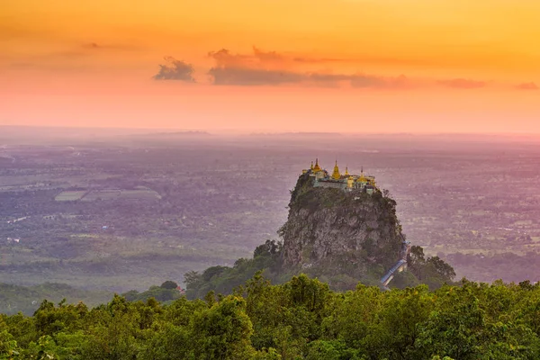 Гора. Попа, монастырь Мьянма — стоковое фото