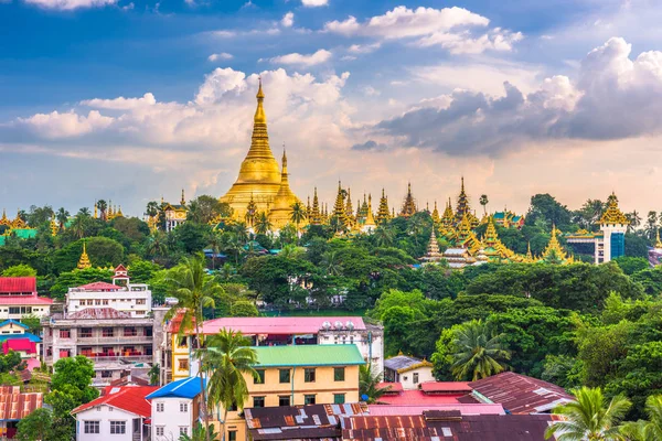 Pagoda місті Yangon, М'янма — стокове фото