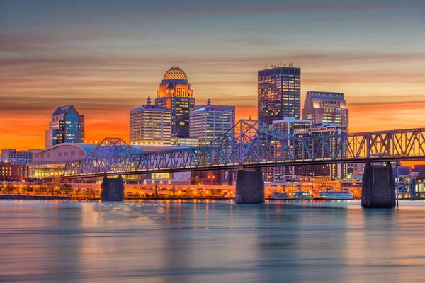 Skyline van Louisville, Kentucky, VSA — Stockfoto