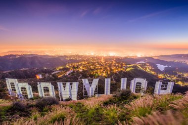 Los Angeles, California - 29 Şubat 2016: Los Angeles bakan The Hollywood işareti. İkonik işareti Özgün 1923 yılında oluşturuldu.