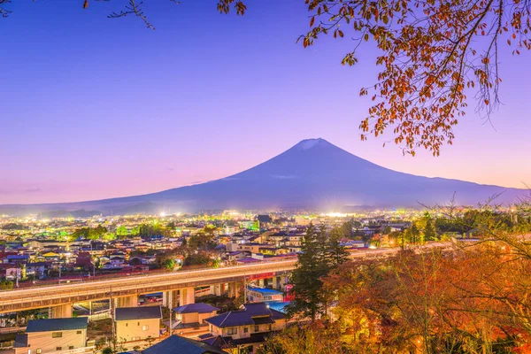 Skyline Van Stad Fujiyoshida Japan Onder Fuji Schemerlicht Tijdens Herfst — Stockfoto
