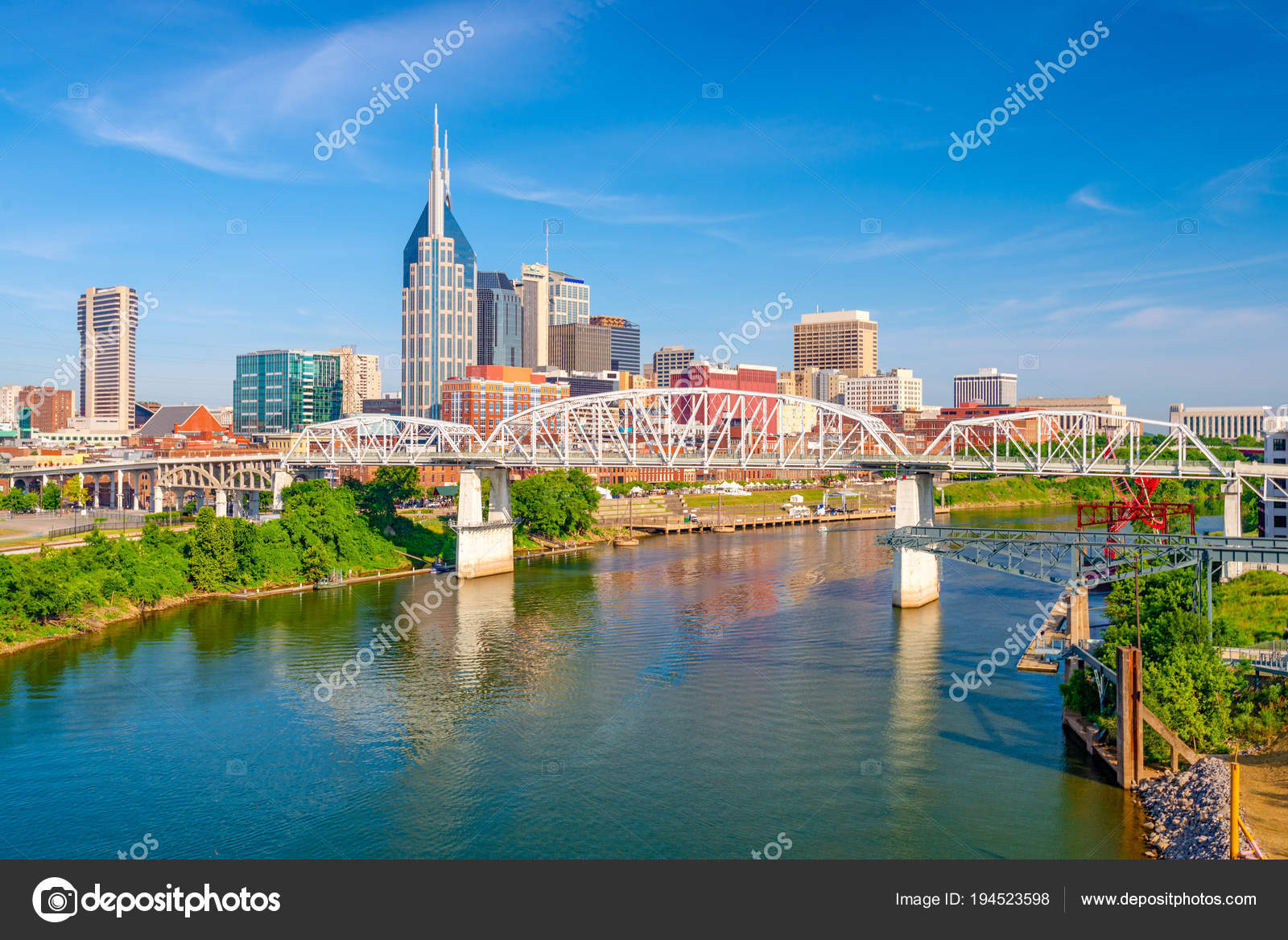 纳什维尔田纳西州美国市中心城市天际线在坎伯兰河——图库图片© sepavone #194523598