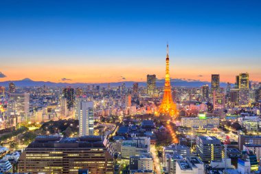 Tokyo Kulesi Tokyo, Japonya Alacakaranlıkta.