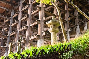 Kiyomizu-dera Tapınağı Altında