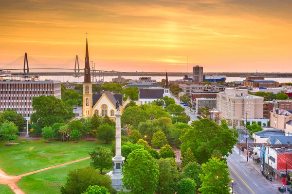 Charleston, Güney Karolina, ABD skyline Marion Meydanı üzerinde. — Stok fotoğraf