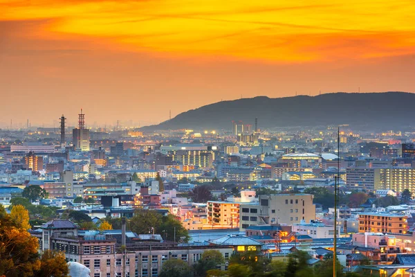 Kyoto, japanisches Stadtbild in der Abenddämmerung — Stockfoto