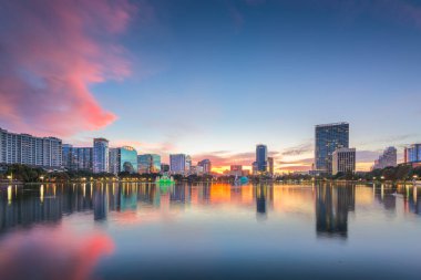 Orlando, Florida, ABD şehir şehir manzarası Eola Park