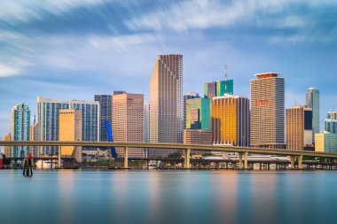 Miami, Florida, ABD şehir merkezi silueti.