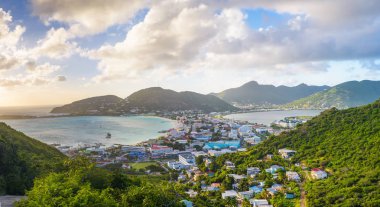 Philipsburg, Sint Maarten, Büyük Tuz Havuzu'nda şehir manzarası.