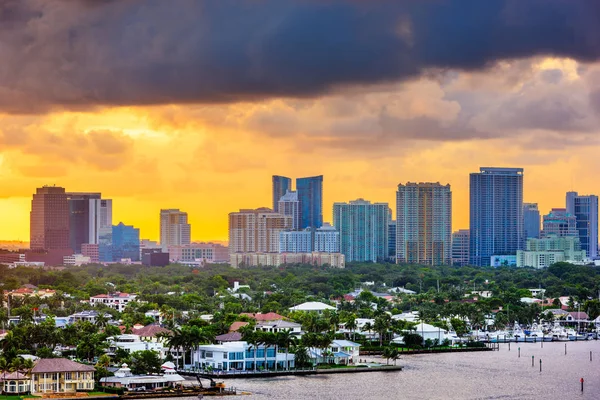 Fort Lauderdale, Flórida, EUA horizonte e rio — Fotografia de Stock