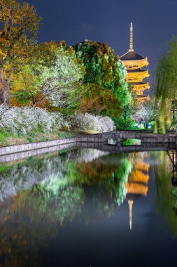 ji için pagoda ilkbaharda kyoto, Japonya
