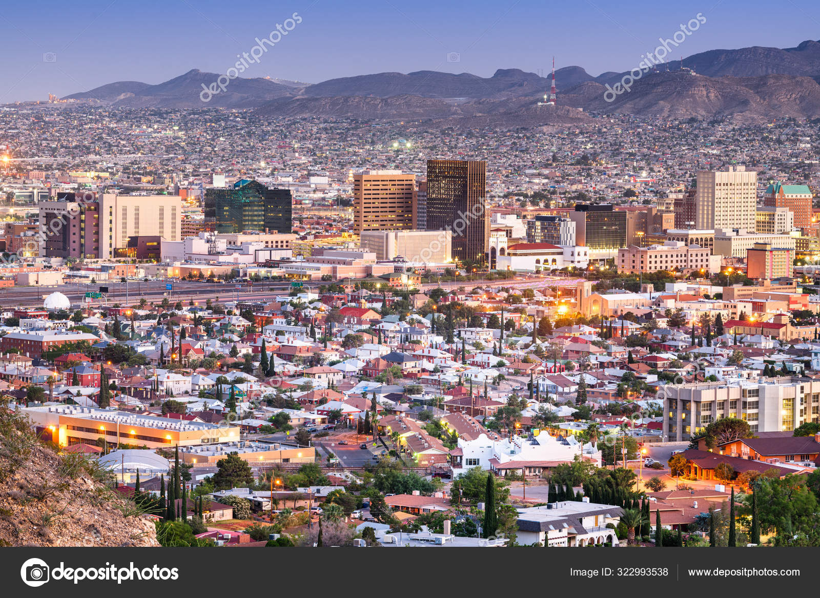 El Paso, Texas, EUA skyline centro da cidade ao entardecer — Foto ©  sepavone #322993538, image size:1600x1167
