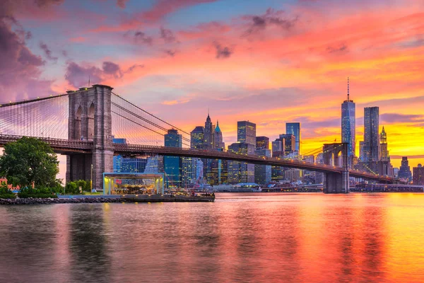 Lower Manhattan Skyline en Brooklyn Bridge — Stockfoto