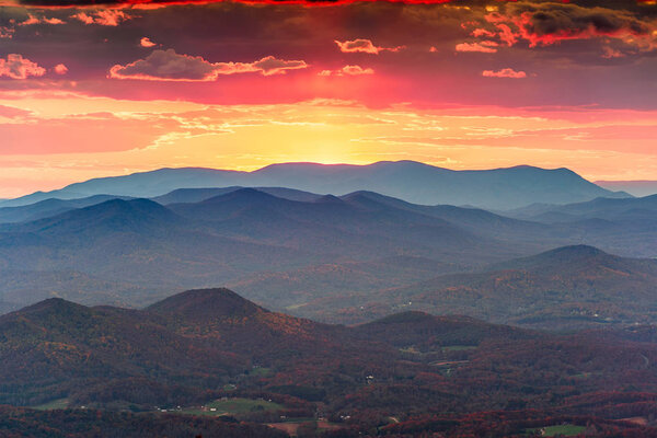 Brasstown Bald, Georgia, USA view of Blue Ridge Mountains in aut