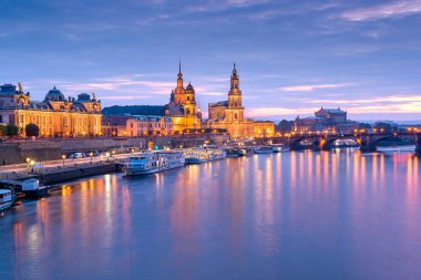 Dresden, Almanya Elbe Nehri üzerindeki katedrallerin şehri