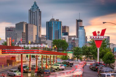 Atlanta, Georgia - 25 Haziran 2017: Üniversite şehir Atlanta, Rating formları. Üniversite Büyükşehir Atlanta dalları olan bir ikonik fastfood restoran zinciri olduğunu.