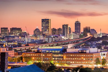 Boston, Massachusetts, ABD Skyline alacakaranlıkta