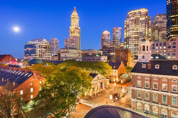 Boston, Massachusetts, Usa skyline med Faneuil Hall och Quincy — Stockfoto