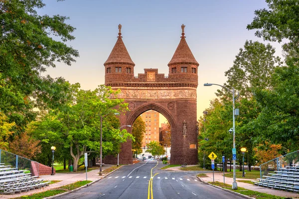 Мемориальная арка Солдатам и Сейлорам в Хартфорде, Коннектикут, США — стоковое фото