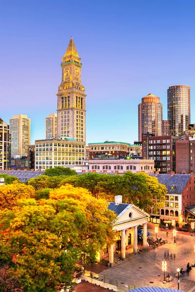Boston, Massachusetts, Usa skyline med Faneuil Hall och Quincy — Stockfoto