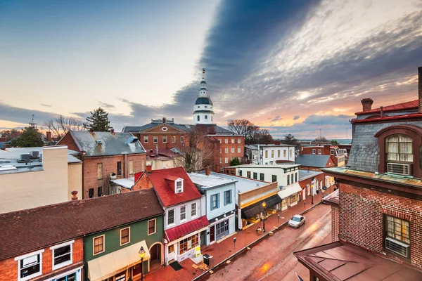 Annapolis, Maryland, EUA vista para o centro da cidade sobre Main Street com o — Fotografia de Stock