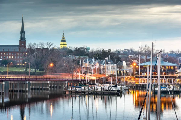 Annapolis, Maryland, Usa State House och St. Mary 's Church — Stockfoto