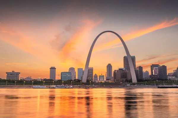 St. Louis, Missouri, Estados Unidos skyline centro — Foto de Stock