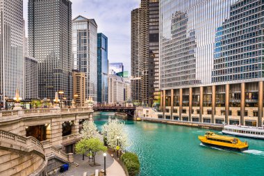 Chicago, Illinois, ABD gezi cruise ve manzarası Nehri üzerinde.