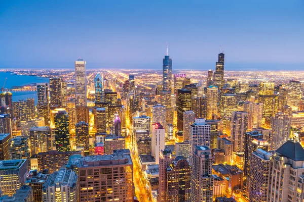 Chicago, IL, EUA - Cidade Aérea no Crepúsculo — Fotografia de Stock