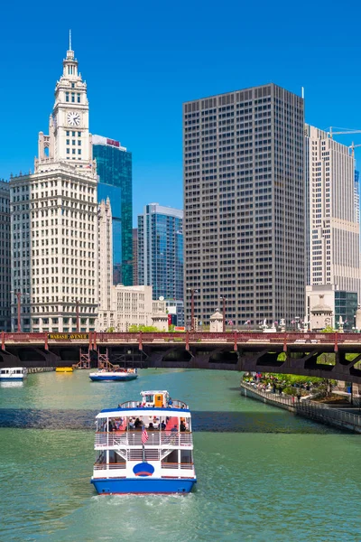 Chicago, Il, Usa aan de Chicago River — Stockfoto