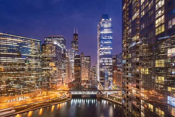 Chicago, Illinois Usa Skyline en el río — Foto de Stock