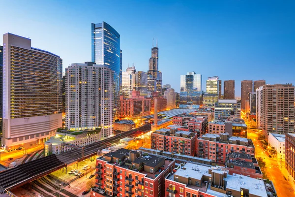 Chicago, il, usa Stadtbild in der Dämmerung — Stockfoto