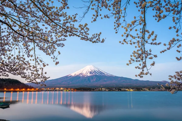 山。 川口湖畔的富士 — 图库照片