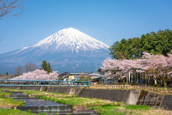 山。 从水冈县的农村地区看富士 — 图库照片