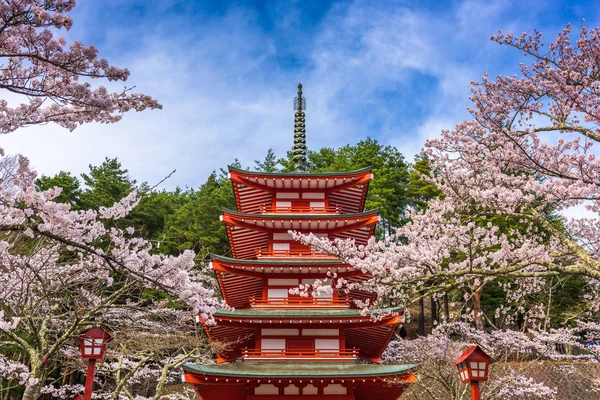 Fujiyoshida, Japonsko v Chureito Pagoda v parku Arakurayama Sengen — Stock fotografie