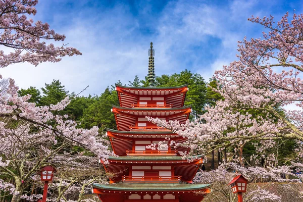 Fujiyoshida, japan an der Chureito-Pagode im arakurayama sengen park — Stockfoto