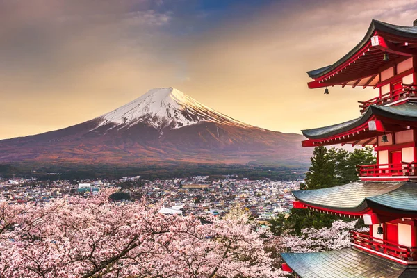 Fujiyoshida, Japón con Mt. Pagoda de Fuji y Chureito —  Fotos de Stock