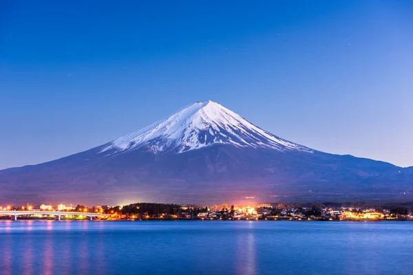 Mt. Fuji, Japón en el lago Kawaguchi — Foto de Stock