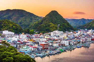Shimoda, Japonya Alacakaranlıkta Şehir Manzarası