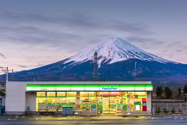 Fujikawaguchiko Yamanashi Japón Abril 2017 Tienda Conveniencia Familymart Bajo Fuji —  Fotos de Stock